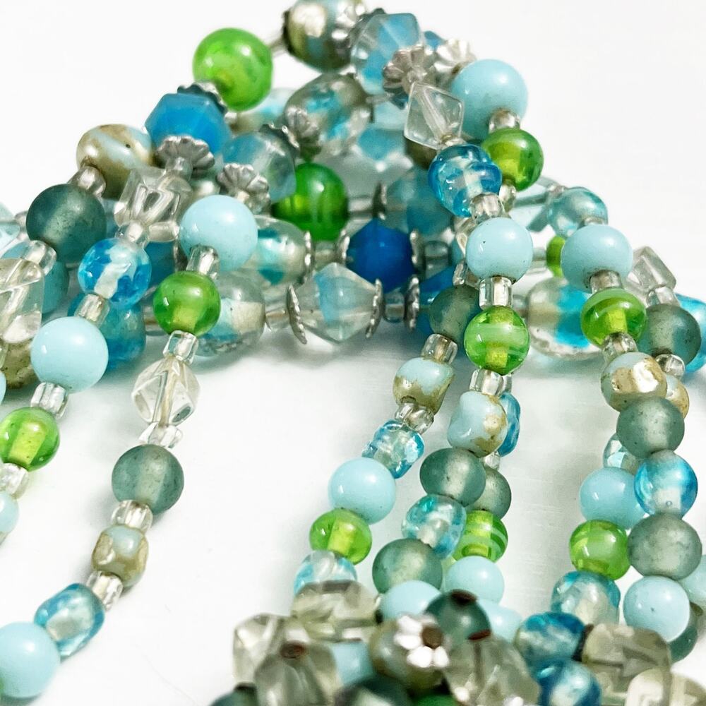 Mid-Century Vintage Blue & Green Beaded Bracelet - Picture 7 of 9